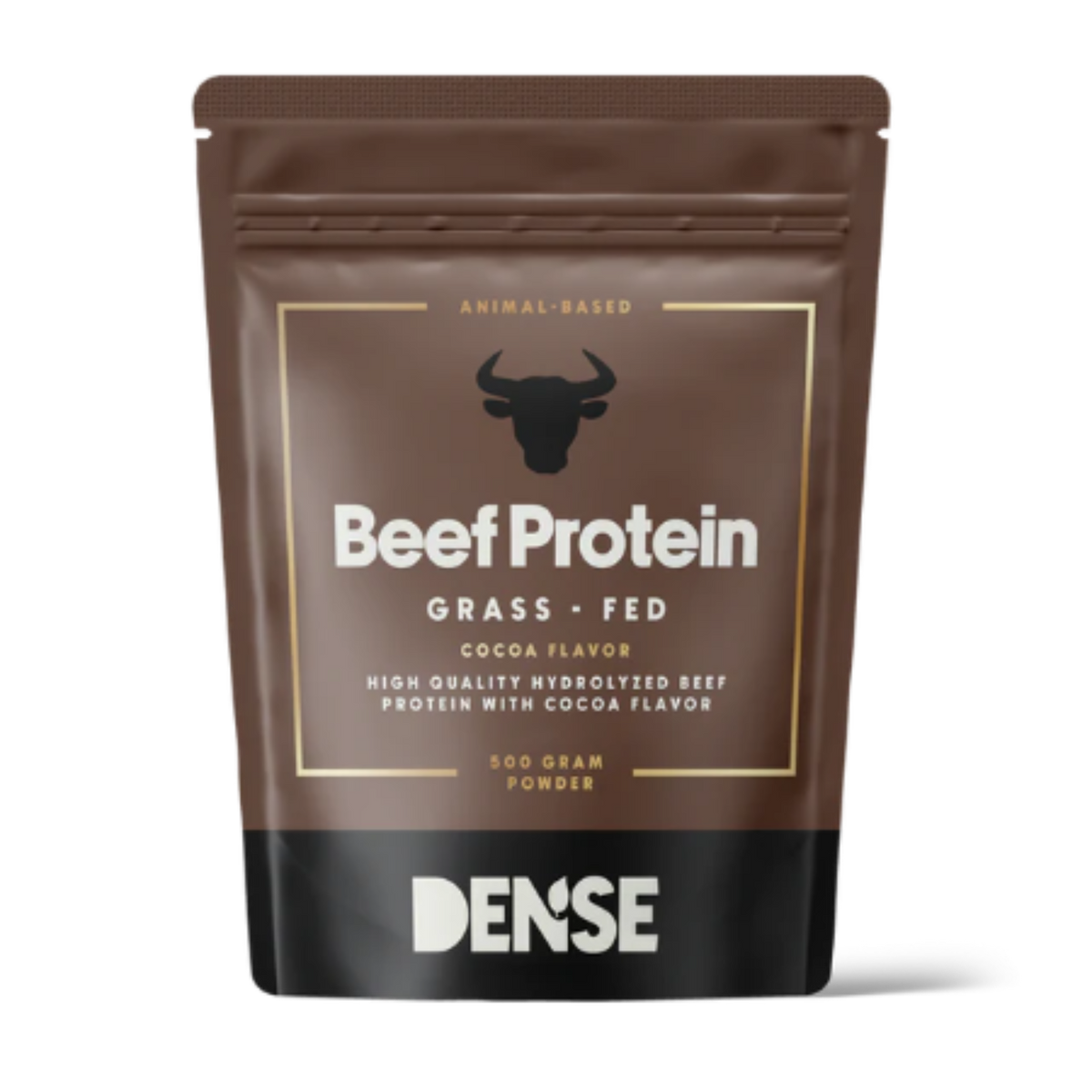 Dense Beef Protein Grass-Fed Cocoa Flavor, brun standup-pose med gulldetaljer og okselogo, 22g hydrolysert storfeprotein med kakaosmak, uten laktose/soya/egg, søtet med stevia, 500 g