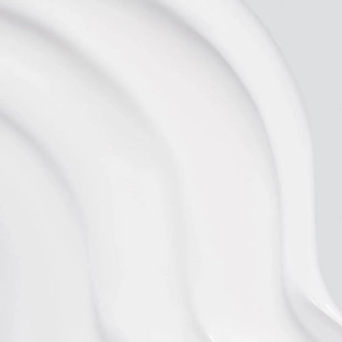 Nærbilde av kremaktig tekstur fra Dermalogica Skin Resurfacing Cleanser – rik og glatt konsistens med melkesyre, E-vitamin og roseblomstolje