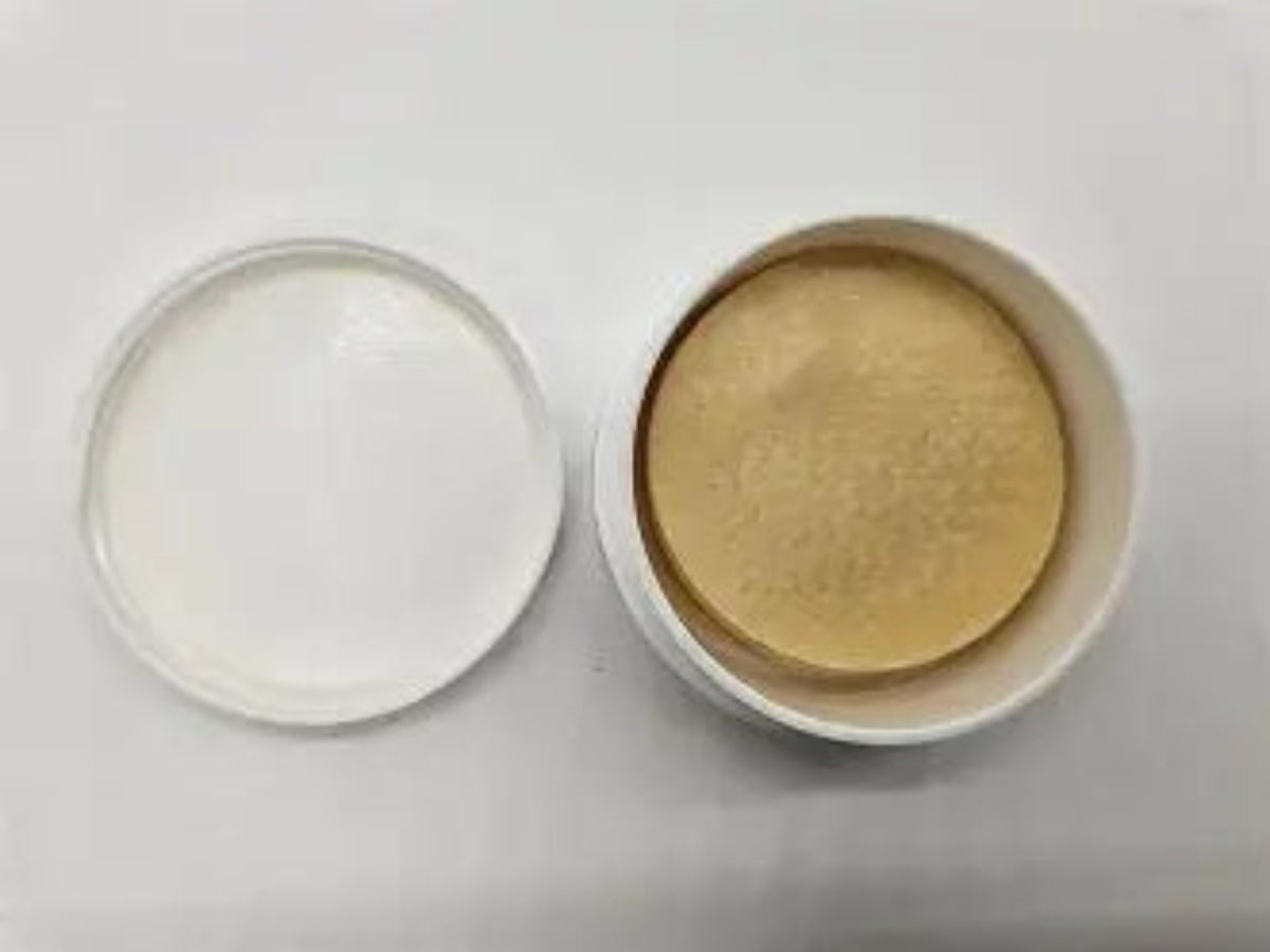 Lira Clinical PRO Corrective Pads – hvit rund boks med hvit og sølv PRO Corrective Pads-etikett og Lira Clinical-logo, profesjonell hjemmepeeling med 7 syrer, peptider og probiotika mot pigmentering og akne, 28,3 g / 25 pads