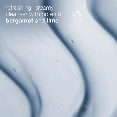 Nærbilde av kremaktig konsistens fra Dermalogica Magnetic Afterglow Cleanser – oppfriskende rensekrem med noter av bergamot og lime