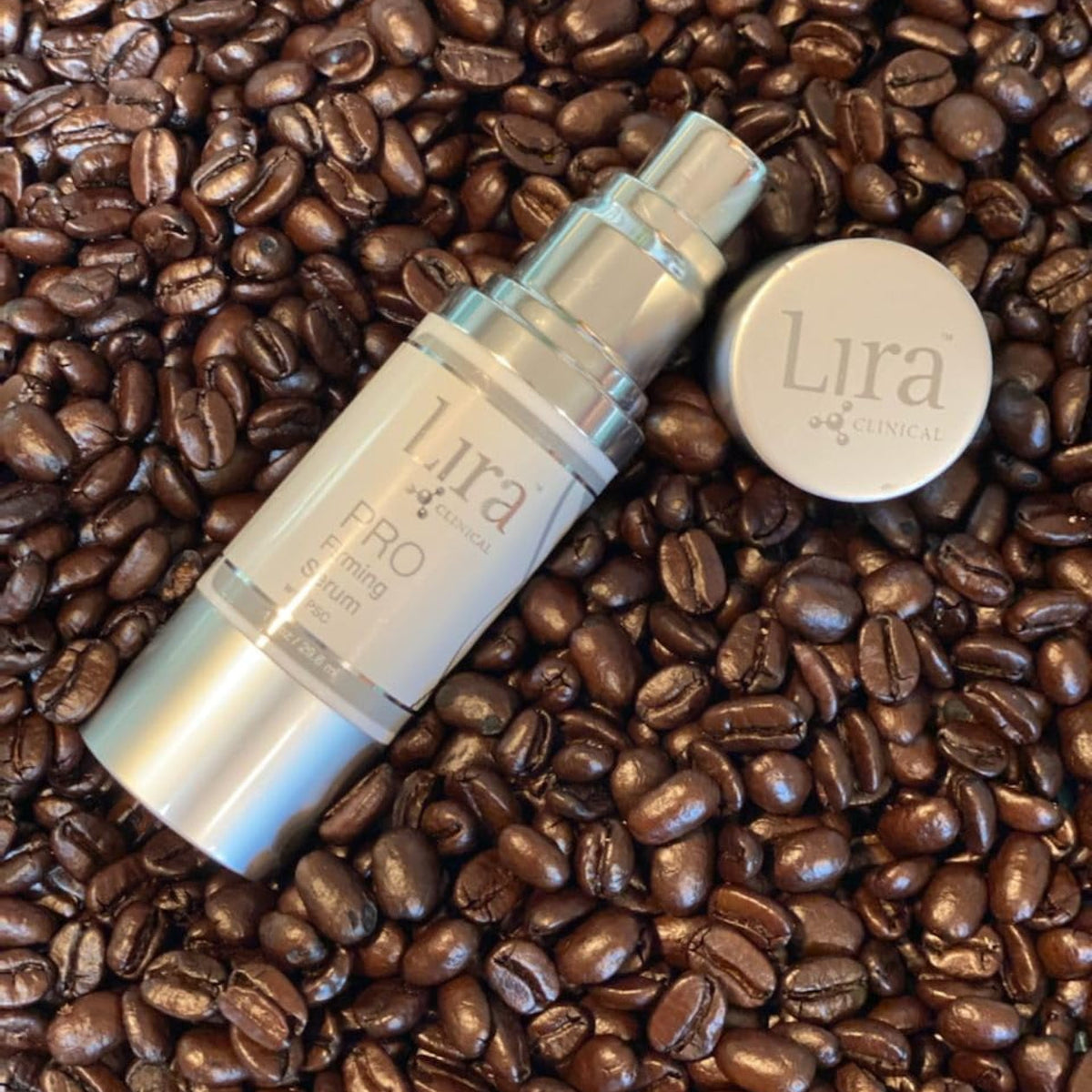 Lira clinical firming serum med kaffeekstrakt – sirkulasjonsstimulerende ingrediens i anti-age serum med plantestamceller, peptider og kolloidalt gull for fastere og lysere hud»