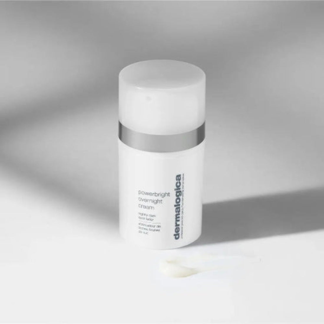Dermalogica PowerBright Overnight Cream 50 ml – elegant hvit flaske med sølvkant, nattlig behandling mot pigmentering og mørke flekker