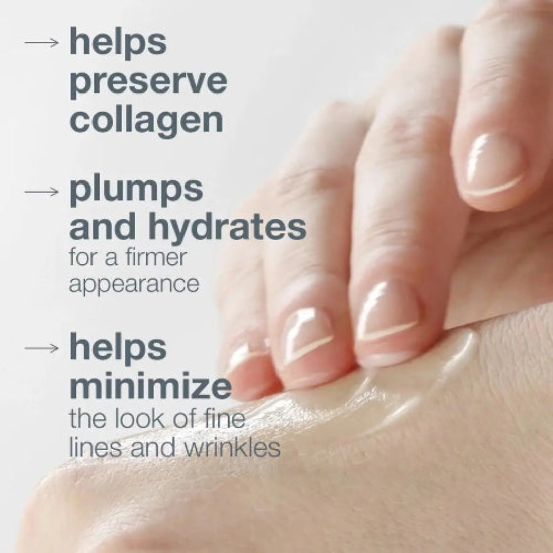 Hånd som påfører Dermalogica Pro Collagen Banking Serum – bevarer kollagen, plumper huden og reduserer synligheten av fine linjer og rynker