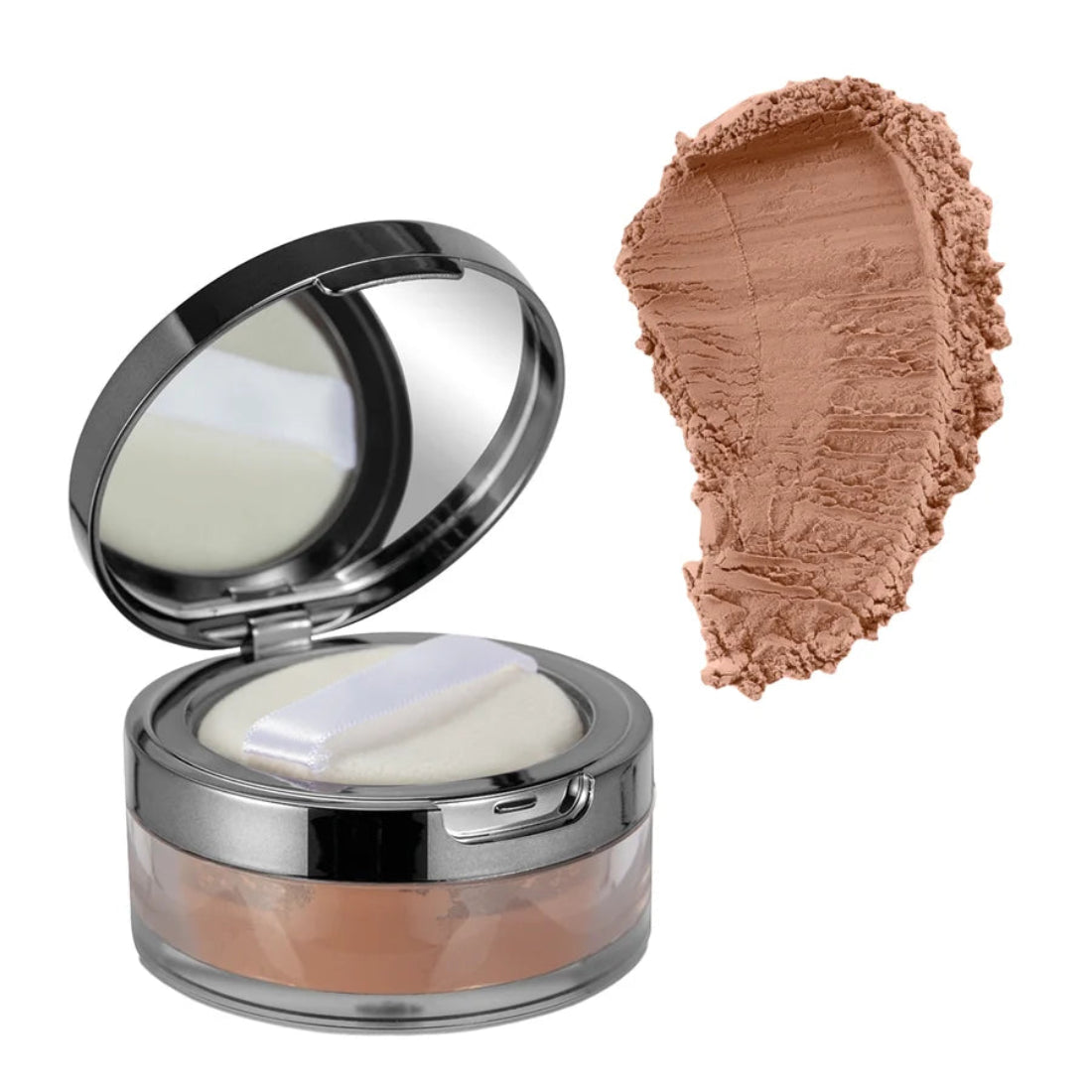 Åpen svart sminkepalett med lys highlighter og bronsefarget bronzer på hvit bakgrunn. tind of norway