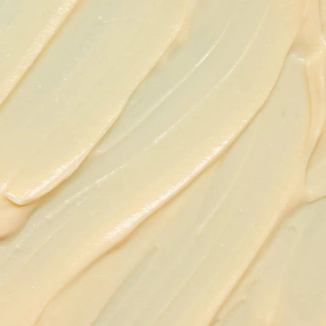 Nærbilde av kremaktig tekstur fra Dermalogica MultiVitamin Power Recovery Masque – rik og silkemyk konsistens med vitamin A, C, E og panthenol for intensiv næring
